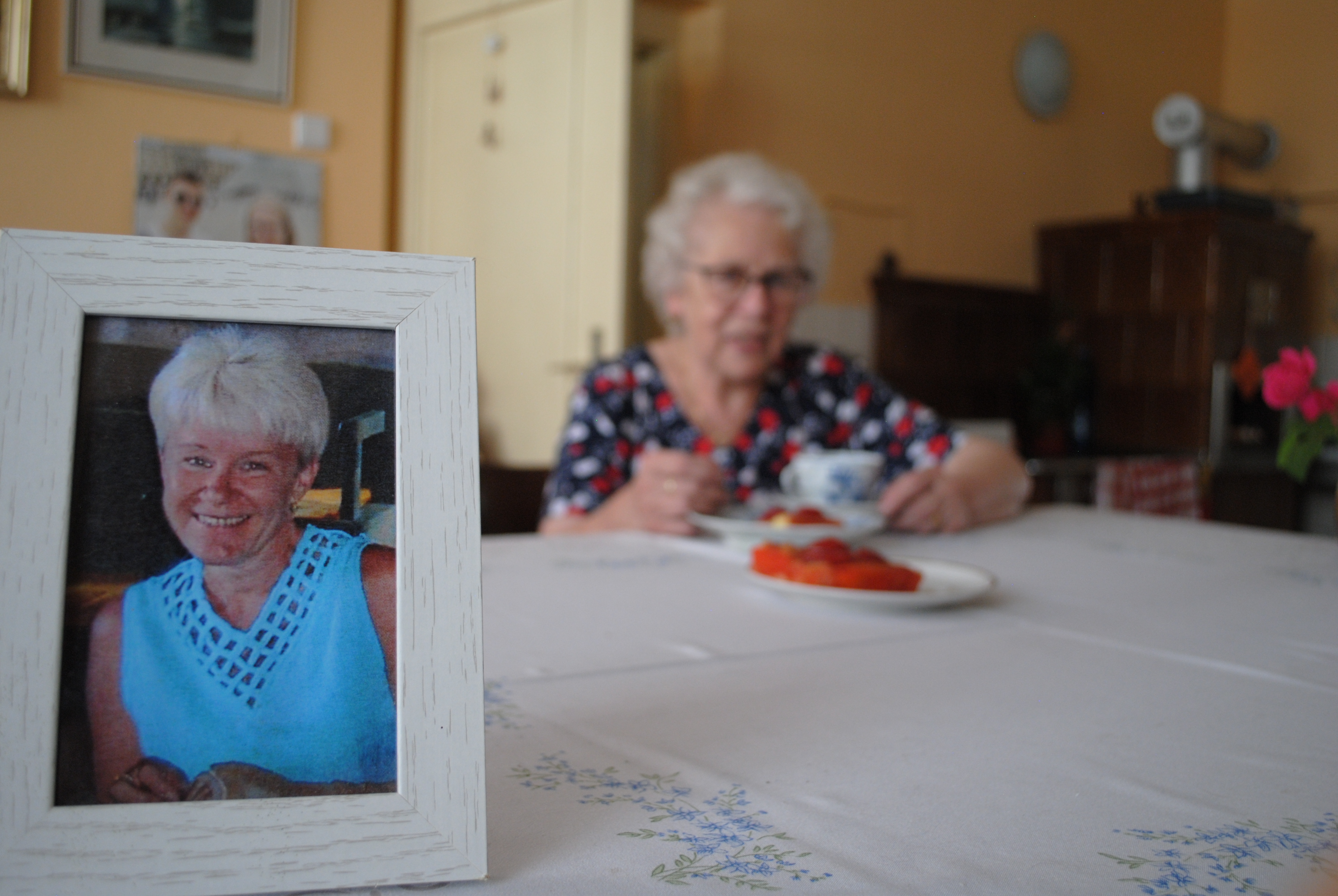 žena vzpomíná na péči o kamarádku