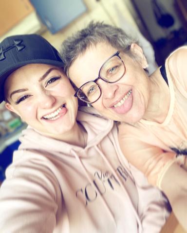 Sestřičky denně pečovaly nejen o maminku, ale i o nás.  Matka s dcerou